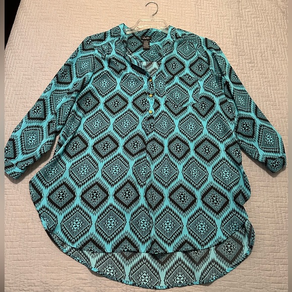 Justify Tunic Blouse - Picture 3 of 7